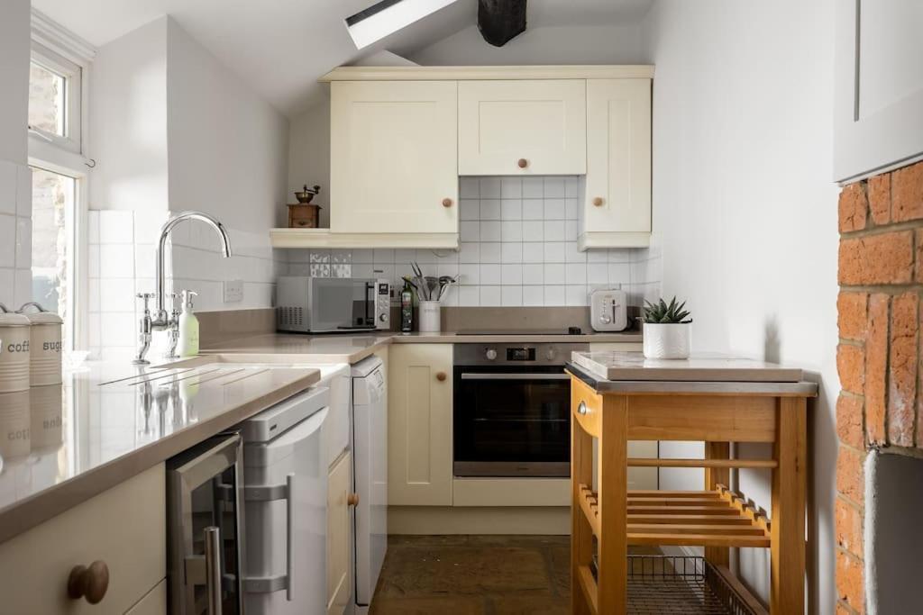 Charming 17Th Century Cotswold Cottage Adlestrop エクステリア 写真