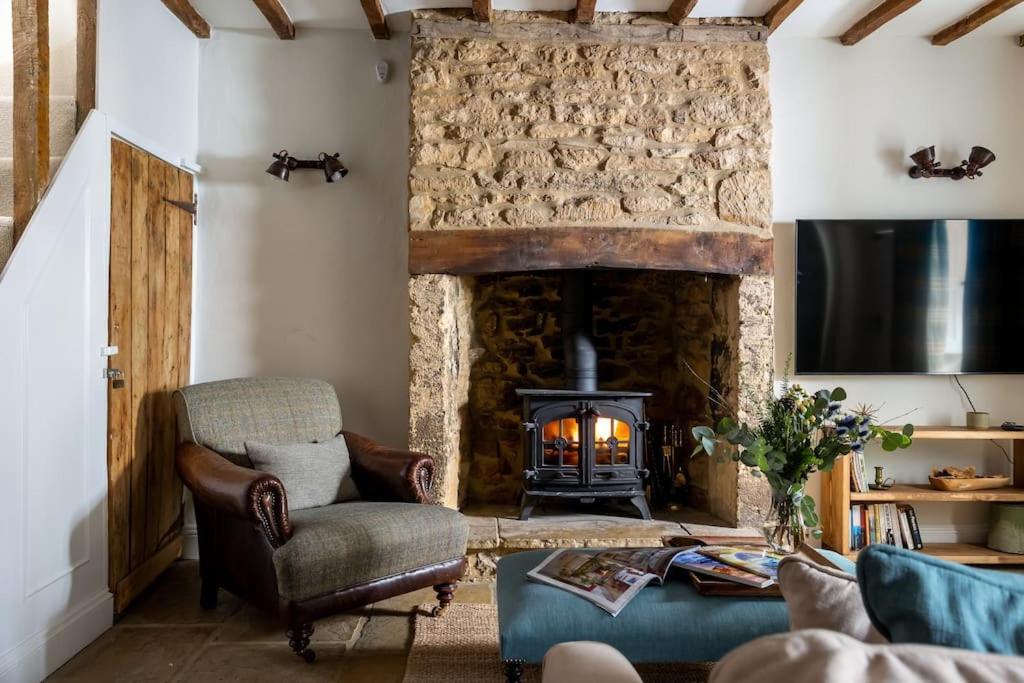 Charming 17Th Century Cotswold Cottage Adlestrop エクステリア 写真