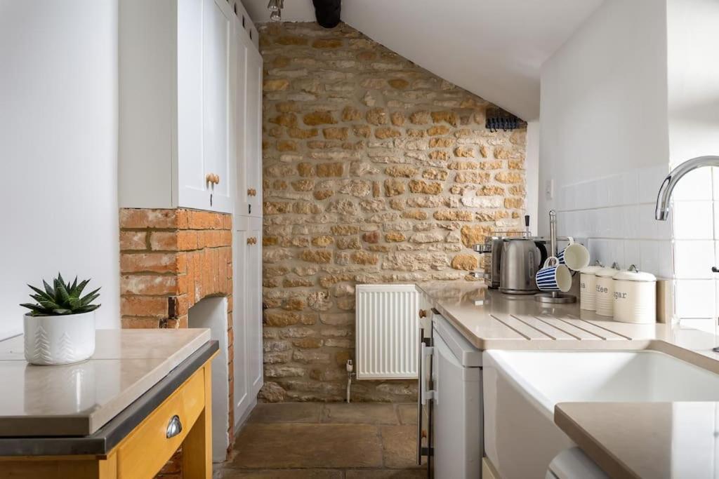 Charming 17Th Century Cotswold Cottage Adlestrop エクステリア 写真